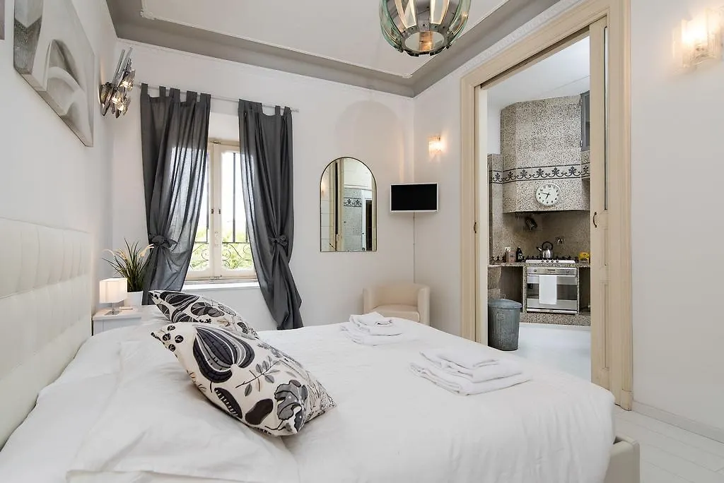 Guest house White Rooms Borgo Rome Italy