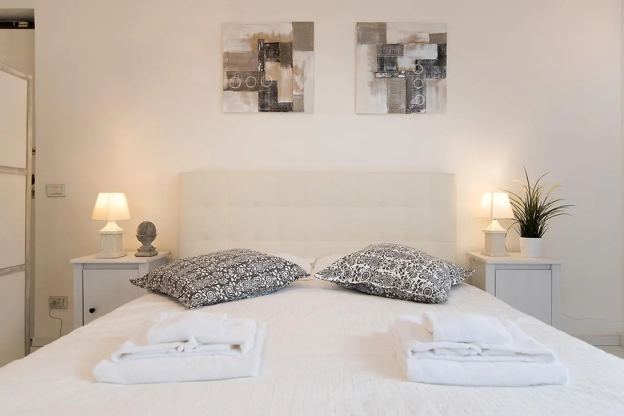 White Rooms Borgo Rome Italy